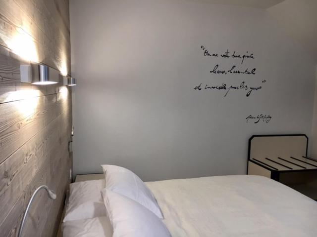 Logis Hotel "Ici M'Aime" Rouvray  ภายนอก รูปภาพ