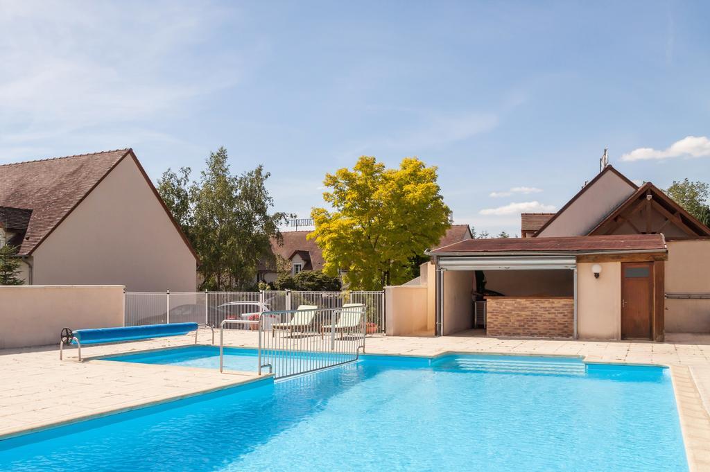 Logis Hotel "Ici M'Aime" Rouvray  ภายนอก รูปภาพ