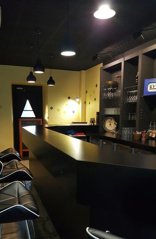 Logis Hotel "Ici M'Aime" Rouvray  ภายนอก รูปภาพ