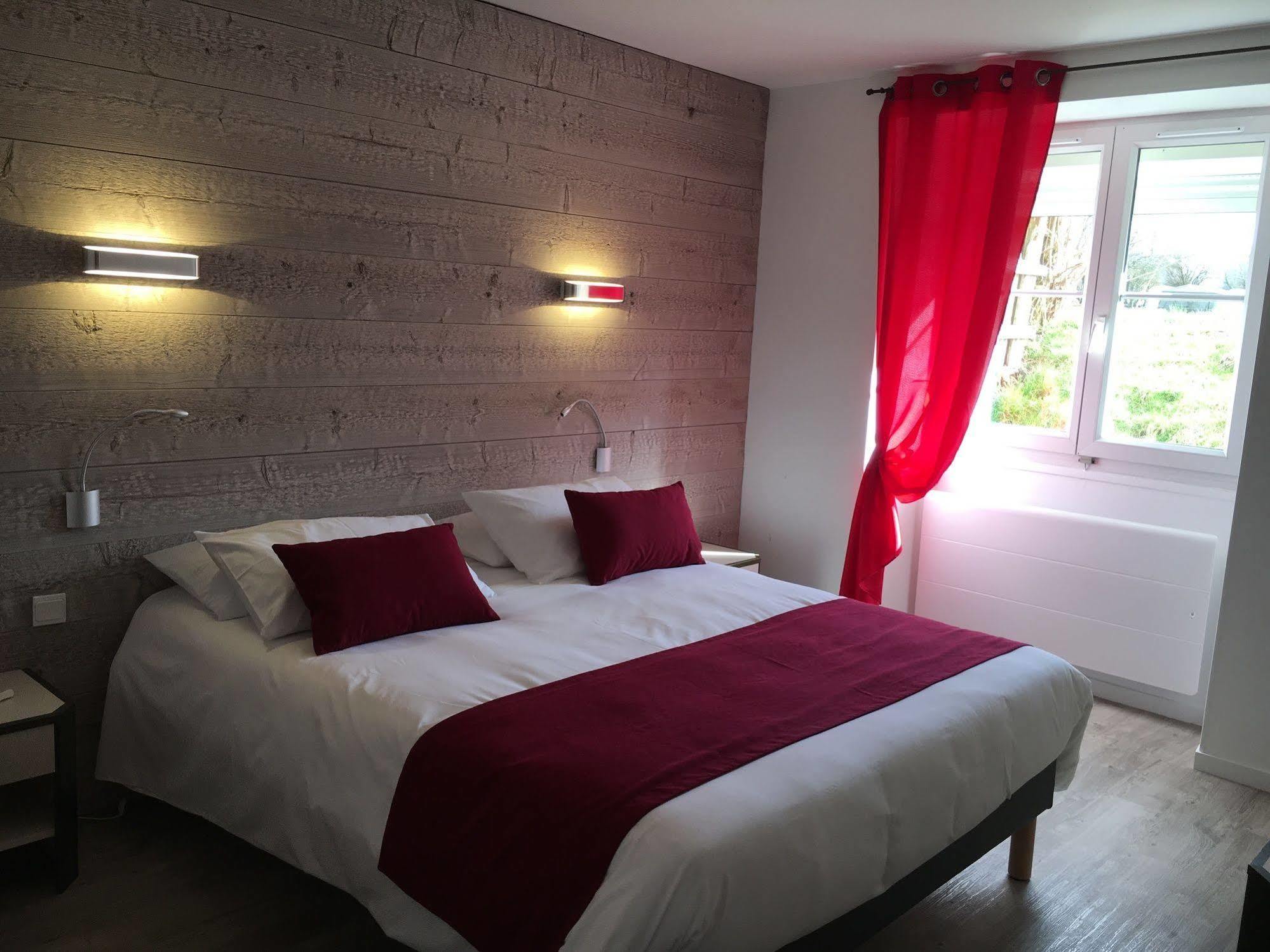 Logis Hotel "Ici M'Aime" Rouvray  ภายนอก รูปภาพ