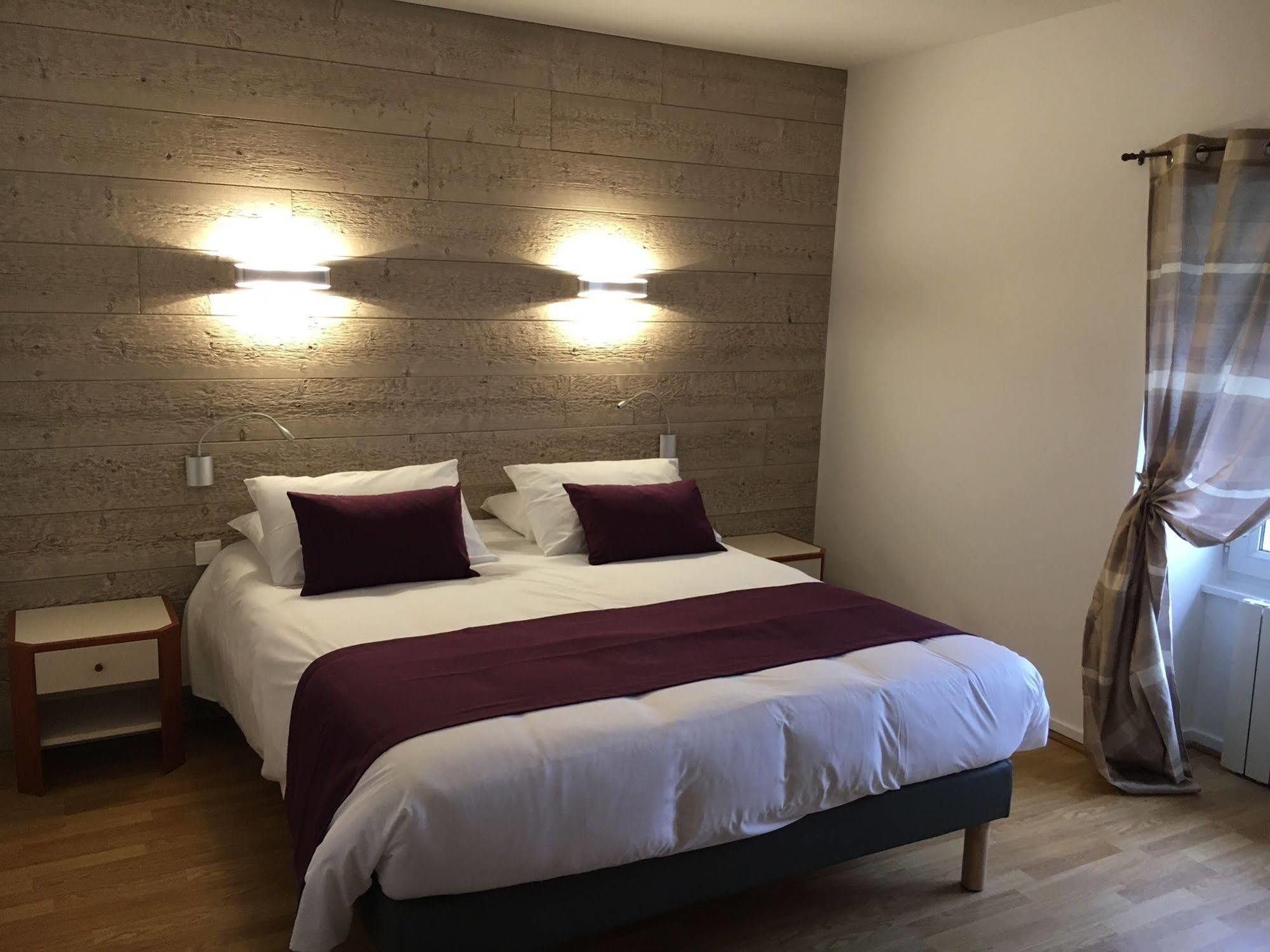 Logis Hotel "Ici M'Aime" Rouvray  ภายนอก รูปภาพ